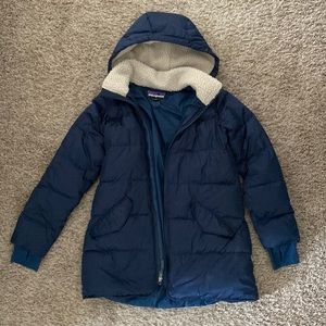 Navy. Last year’s model. Girls size L, 12 Patagonia coat.